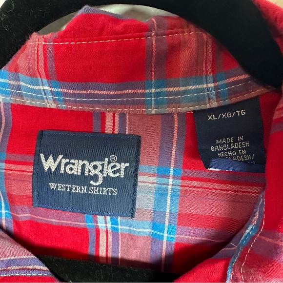 Wrangler Men's Red and Blue Plaid Button Down Shirt - Picture 2 of 6